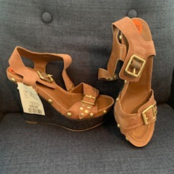 Guess Wedge Sandals - Picture 4 of 4